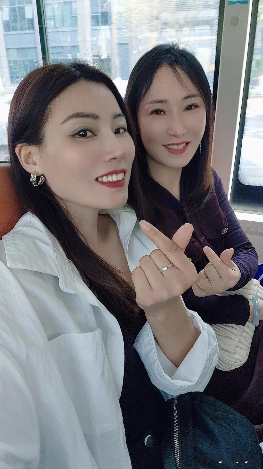 姐妹👭相约逛街……