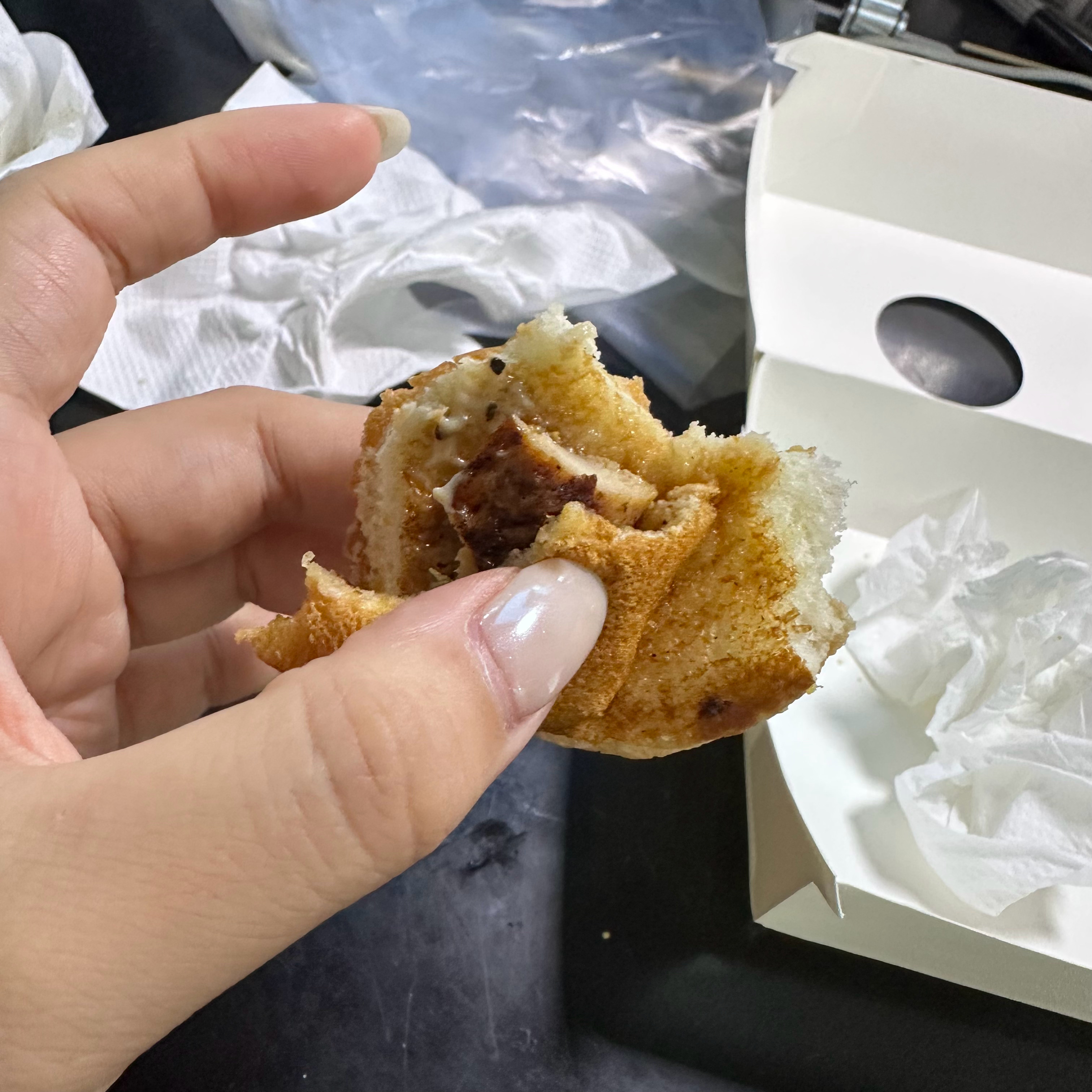 俺已经连续三天没吃晚饭了本来今晚也心静如水结果吃个爸果饭吃得开胃了 此时板烧鸡腿