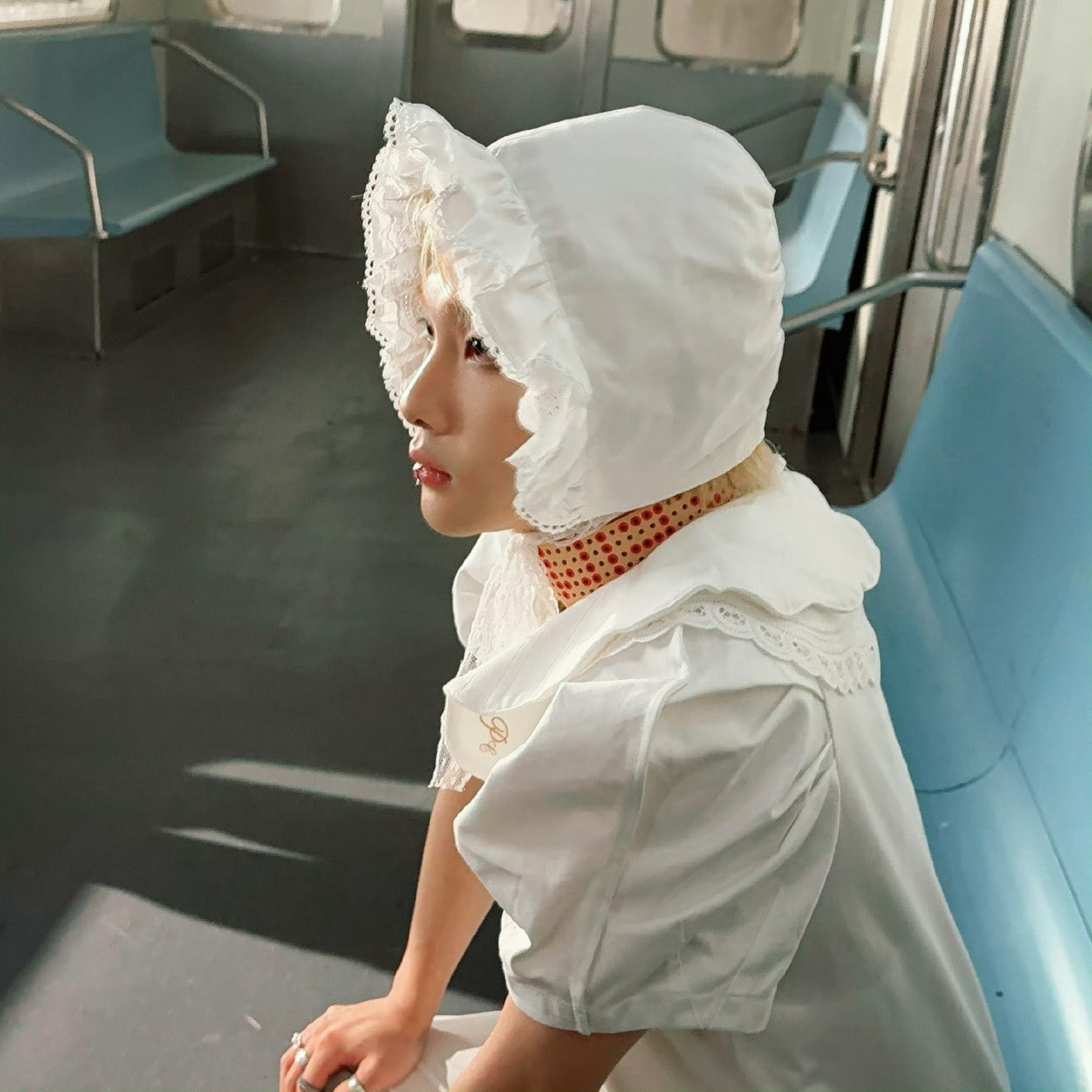 周震南 婴儿塑谁家宝宝戴着唇钉戴着🕶️的呀？周震南萌成这样也是一点包袱都没有