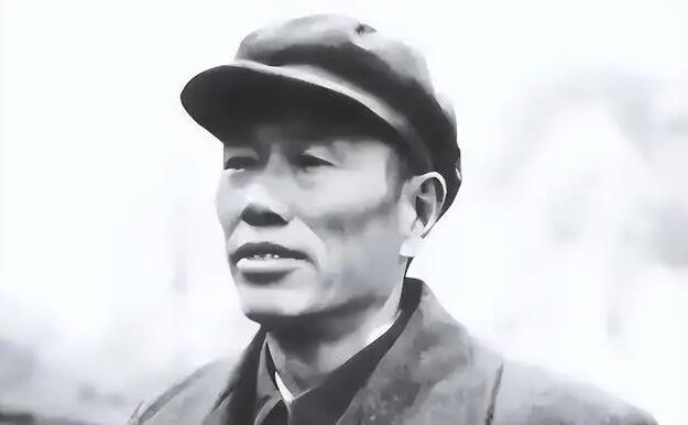 1959年，开国上将邓华携夫人回到阔别多年的湖南郴县老家，受到了故乡父老乡亲的热