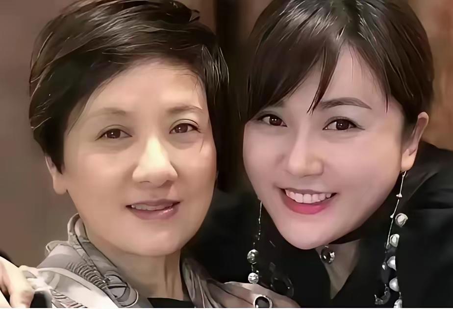 二人收养的孩子，如今长成了亭亭玉立的大姑娘。一进家门就变成了富二代，太幸运了。原