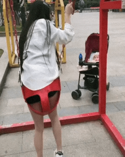 图一：这是一个大人该玩的玩具吗？这一下好了吧，尴尬的还是自己。
图二：真的没有想