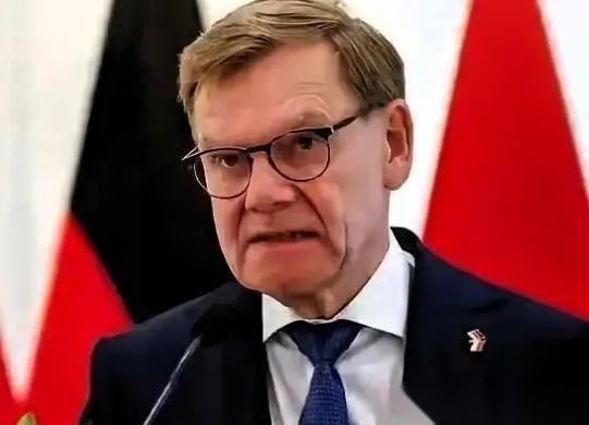 德国外长当着全世界的面，一句话把桌子掀了：我们宁可被美国一脚踹开，也绝不会回头看