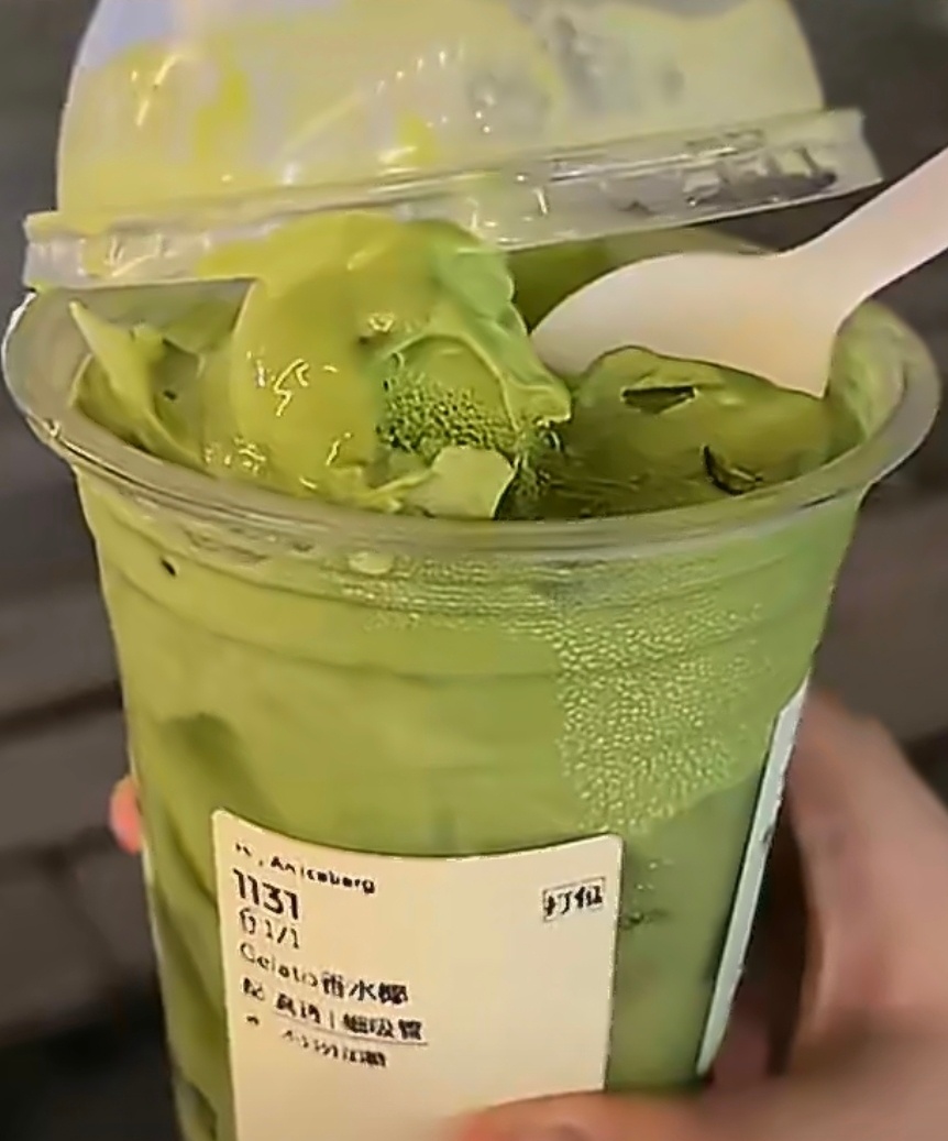 茶饮冰淇淋二三十元比奶茶贵夏天谁不想来一口冰淇淋呢，茶饮冰淇淋也算是创新口味了，