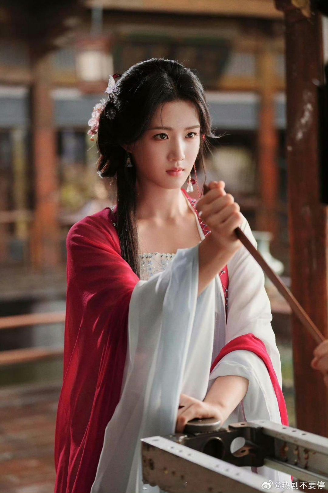 卢昱晓神女拉弓镜头👖入青云好看、上头！卢昱晓这拉弓瞬间直接把女战神的气场拉满，