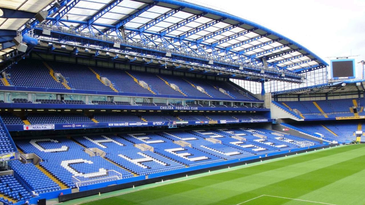 英超俱乐部将对是否引入新的工资帽制度进行表决，切尔西尚未披露他们的投票意向。
蓝