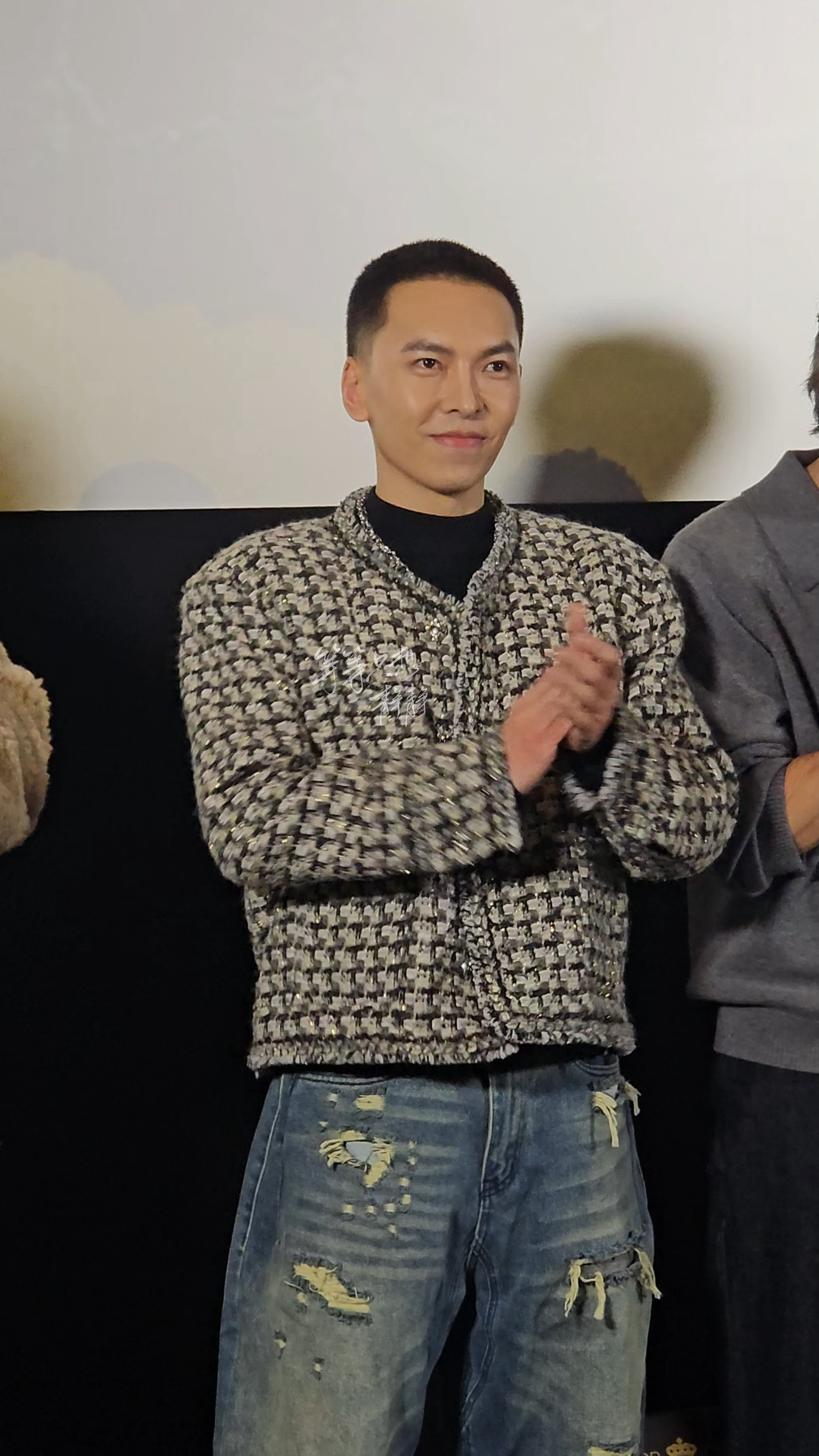 兄弟啊想你啦你在那旮瘩还好吗？退一万步讲，我担就不能天天更新吗？你这个年纪怎么没