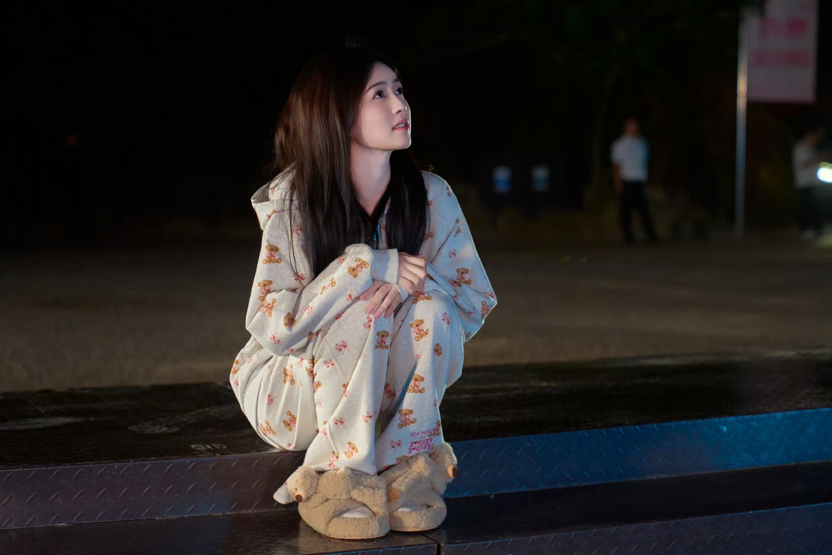 白鹿[超话]白鹿发了粉丝无人机应援照 夜色下的浪漫，解锁专属彼此的秘语。白鹿夜色