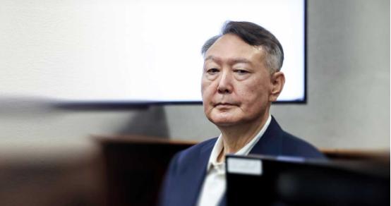 坐牢还能赚钱，尹锡悦在看守所收了6.5亿，是李在明年薪的2.5倍
 
韩国法务部