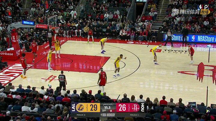 火箭超级新星谢波德终于出了一口恶气！在今天进行的火箭和湖人的焦点战中，当时比赛进