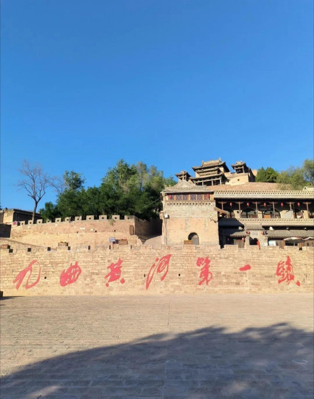 碛口被称之为#九曲黄河第一镇碛口古镇# ，是真正活着的百年古镇。碛口地处山西吕梁