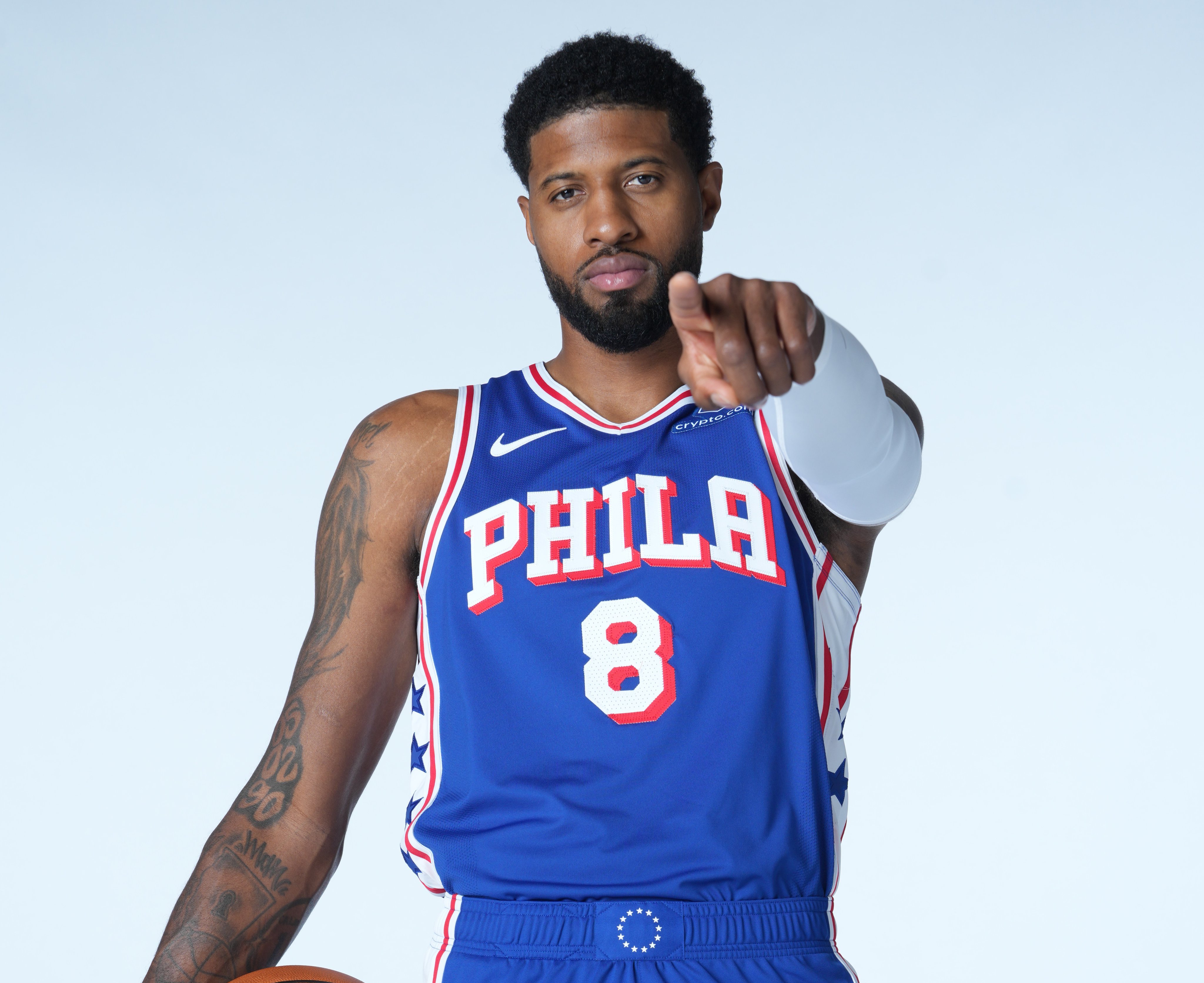 NBA官方发布图文：“让我们一起祝愿35岁生日快乐！”[爱你]费城76人保罗乔治