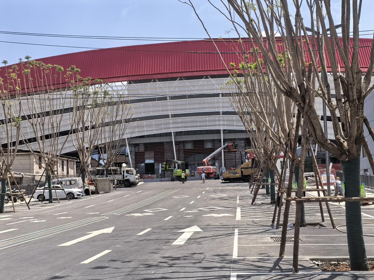 这种他们不拆除？
最近的离拓东体育馆只有二十来米，而且里面还有好多人住，一两层的