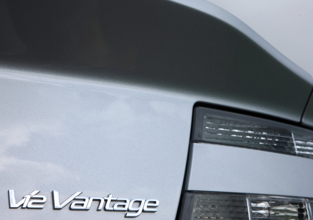 阿斯顿马丁vantage   2010 Aston Martin V12 Van