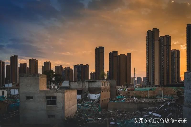 现在房价跌这么惨，也和之前棚改涨房价的时候房价涨太狠了有关。
因为那一波房价涨太