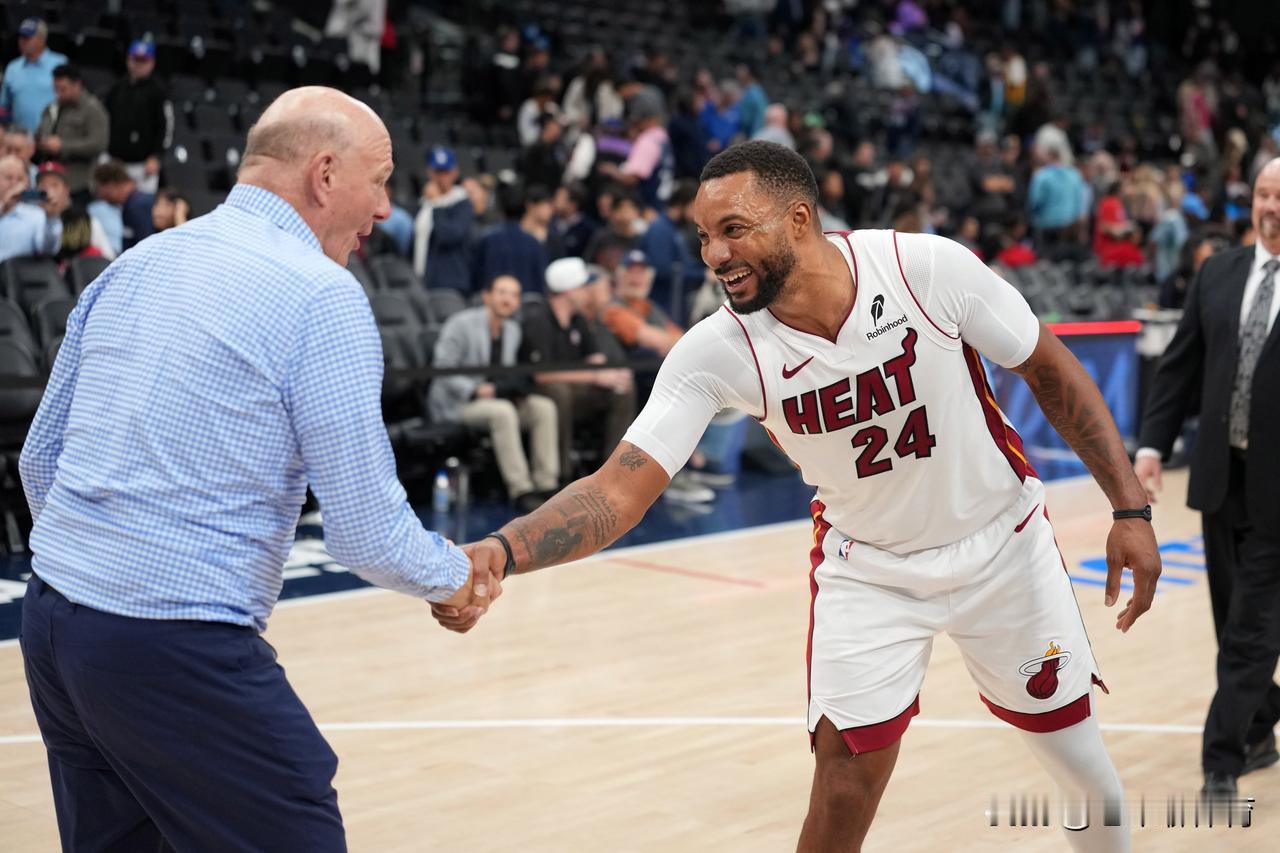 宣告失败！刚刚打17场比赛就被摆上了交易货架！
休赛期，快船队用得分后卫鲍威尔交