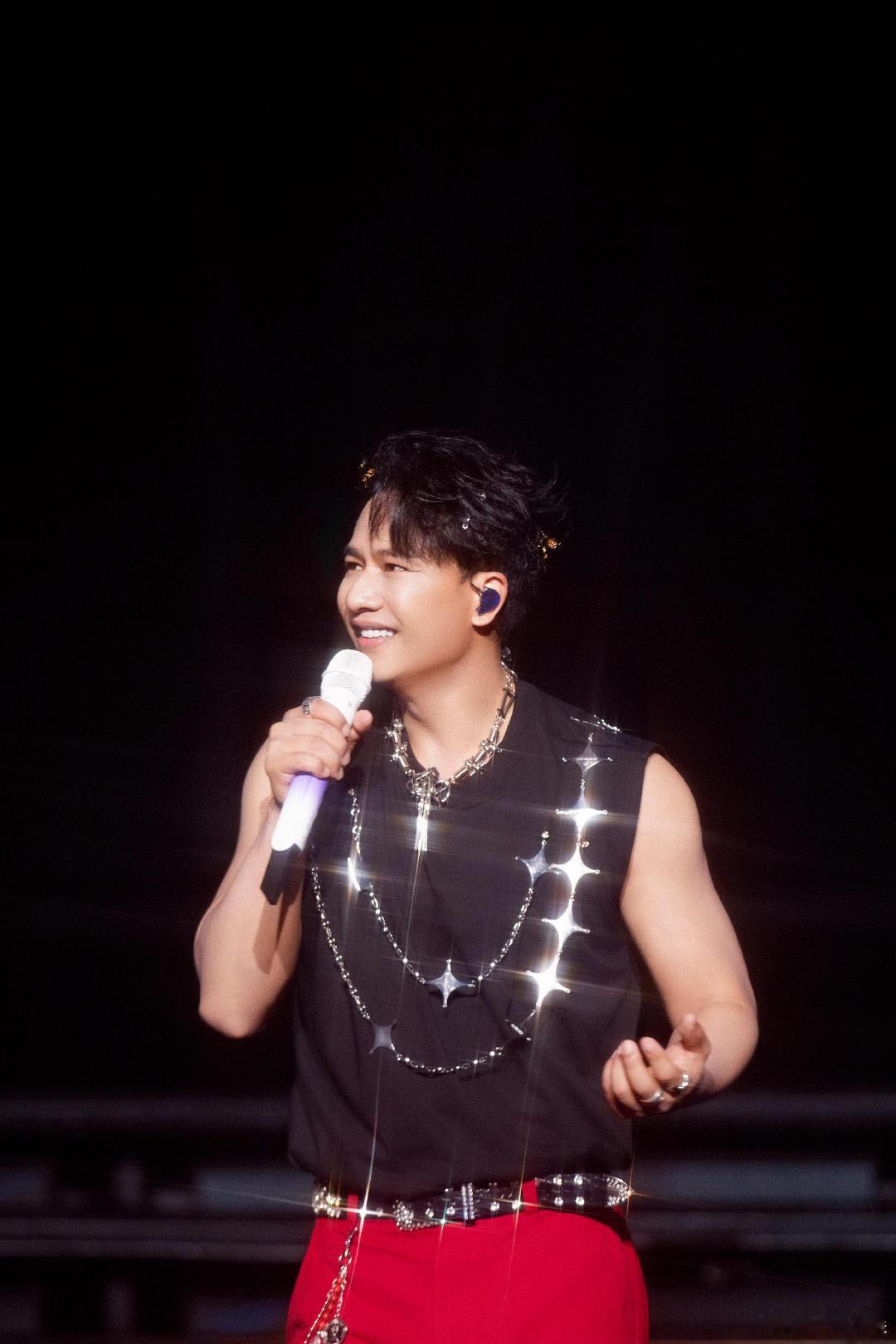 被欢子广州演唱会戳中青春DNA欢子广州演唱会唤醒青春回忆赞赞赞 ​​​