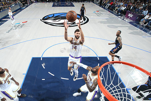 顺着之前的说法， 裁掉巴夫金转正尼克-史密斯之后，湖人还能操作吗？湖人距离第二土