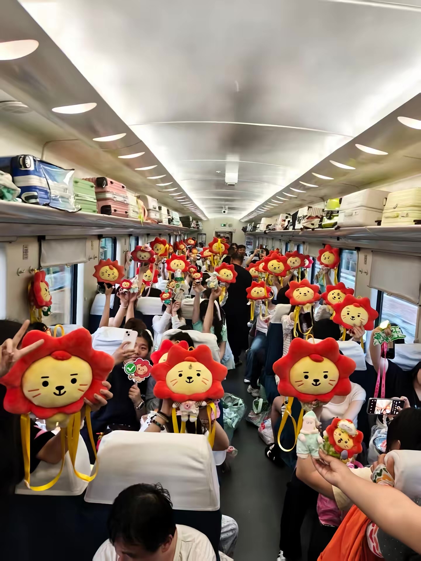 王源天津演唱会那些女孩教会我关于爱！欢迎小汤圆们来天津，祝你们一路顺风，也祝王源