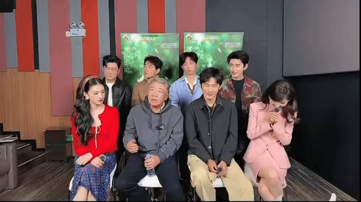 郑晓龙夸林允演技细腻林允被郑晓龙认证的细腻演技追剧团现场郑晓龙导演盖章认证！林允