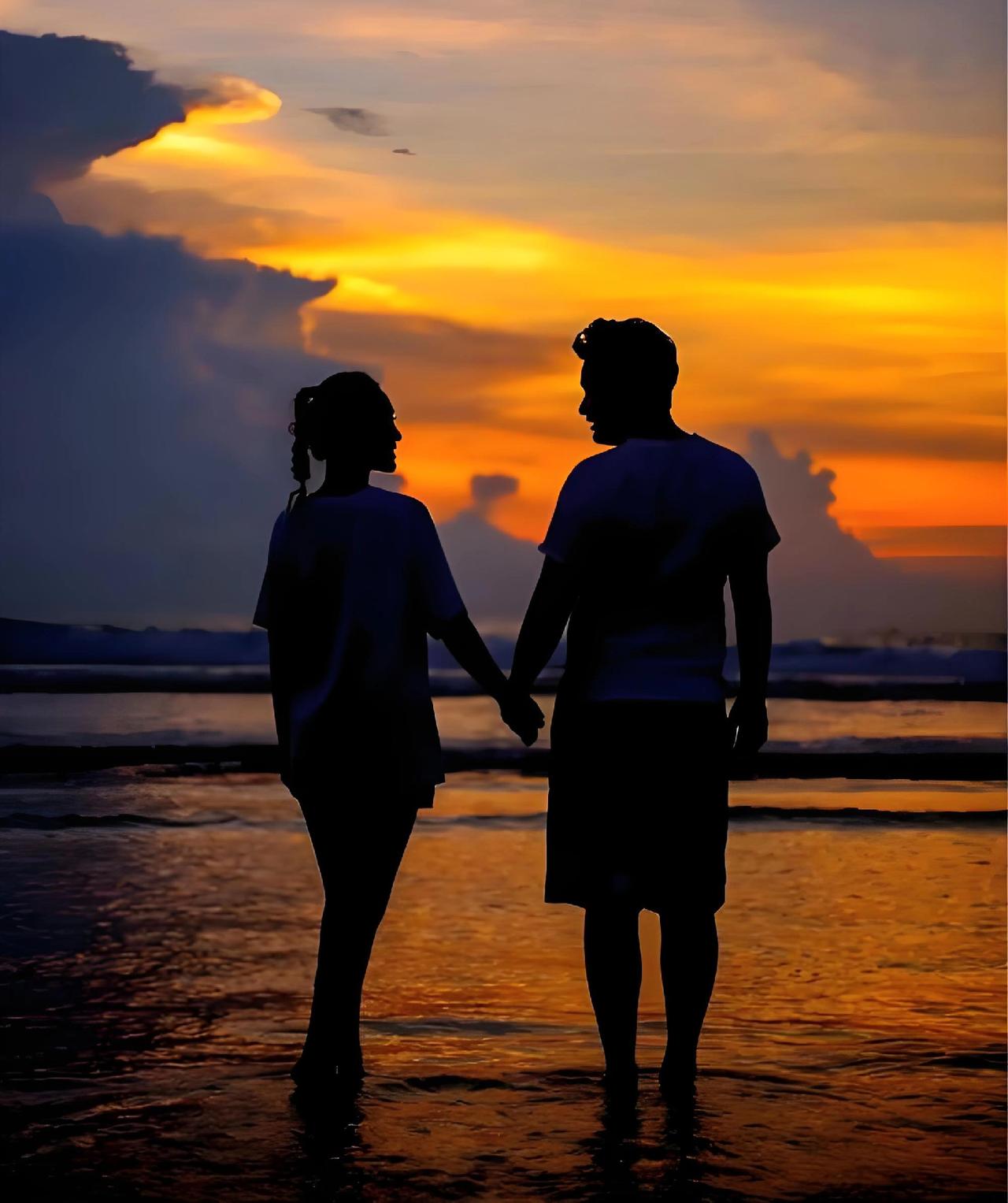 作家莫泊桑说：“让你痛苦的，从来不是婚姻本身，而是你以为‘有爱就能撑起一切’。”