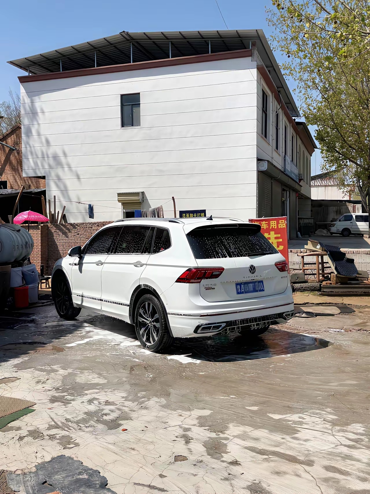 现在满大街都是电耗子，人人扎堆选新能源，唯独我提了一台途观L。邻居议论我憨，朋友