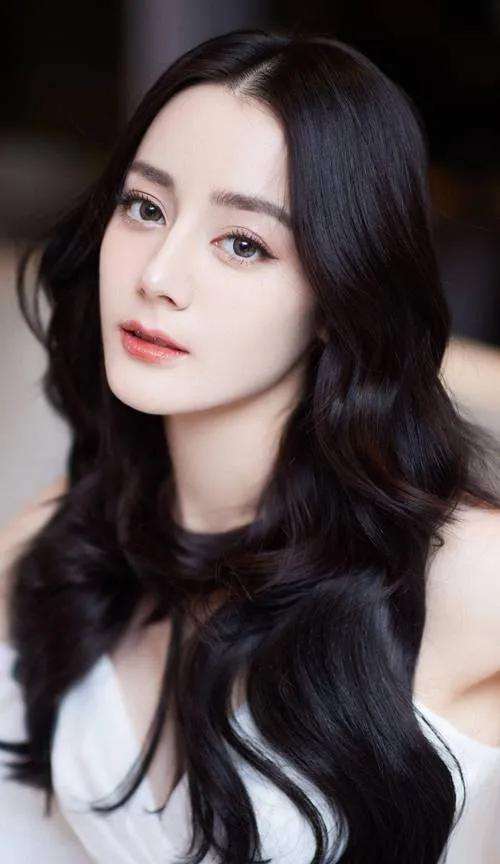 新疆四大美女，迪丽热巴的颜值绝对排第一，毋庸置疑。