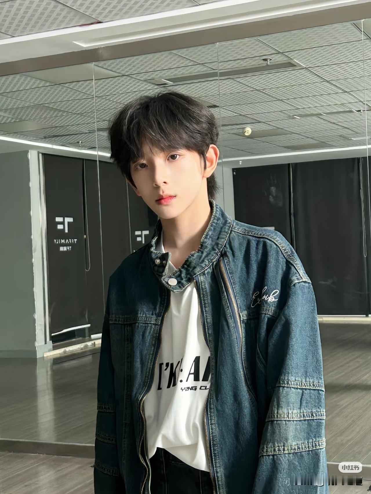 别只喊“爆冷”了！05后陈俊菘干翻张本智和，根本是国乒下的大棋！
 
谁能想到，