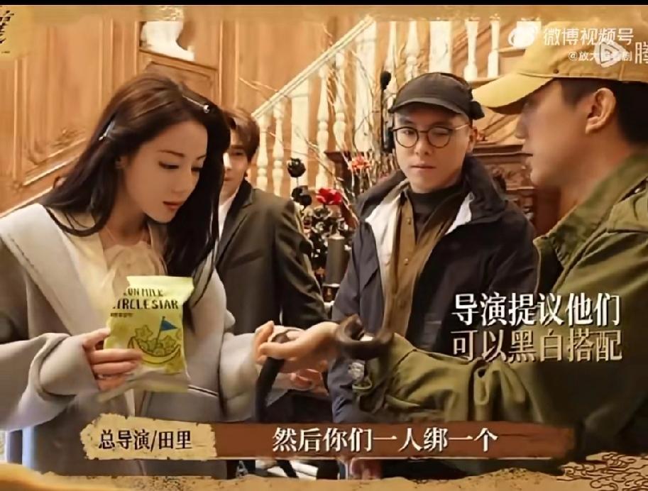 丽热巴和陈星旭主演的《枭起青壤》片场花絮，11月17日相关片段曝光后引发热议。