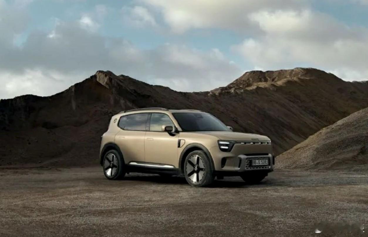 全新奔驰GLB 测试车因与smart精灵5高度相似的设计引发关注，侧面反映出奔驰