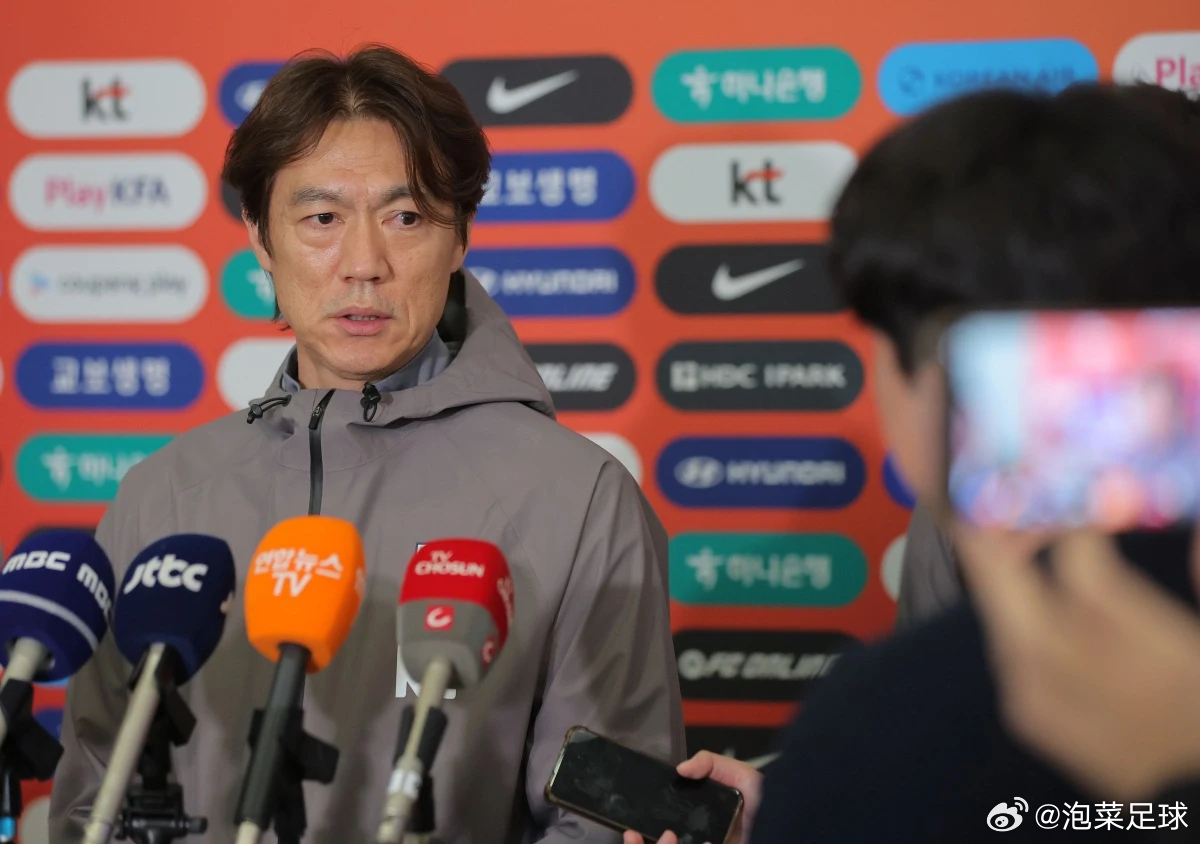 韩国当地时间4月2日下午，洪明甫一行回到韩国国内，在仁川国际机场，面对记者的提问