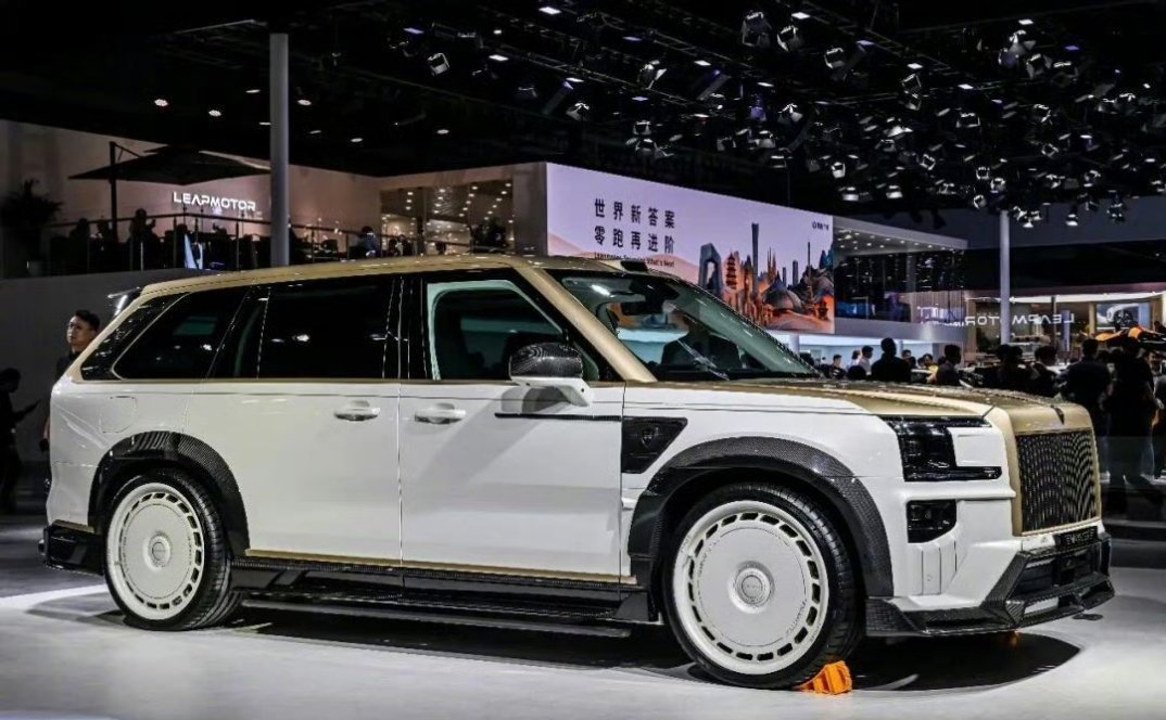 极氪回应迈莎锐改装9X卖270万 我的天，国产车卖到270万？这价格听着就挺震撼