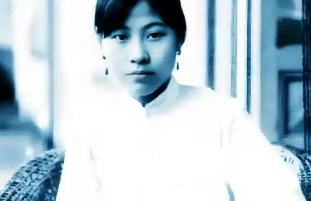 1923年，大军阀杨森喝醉了，误把自己的干儿女曾桂芝当成了姨太太，抱着她宠幸了一