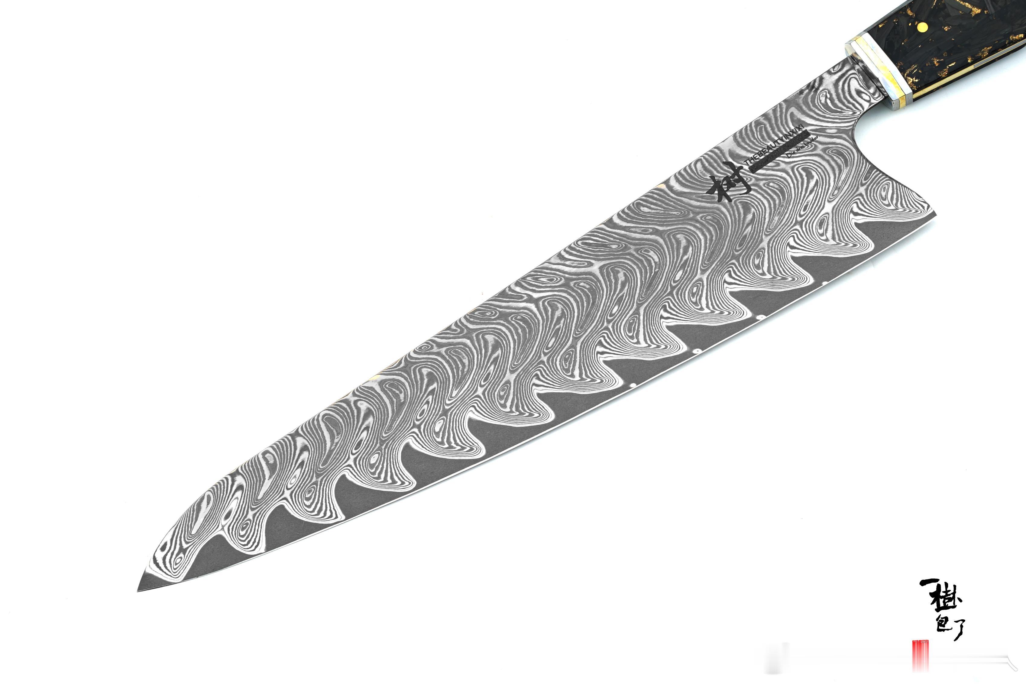 刀具控 新出的海浪大马厨刀三件套，这次的纹路很漂亮，在经典花纹的基础上增加了扭转