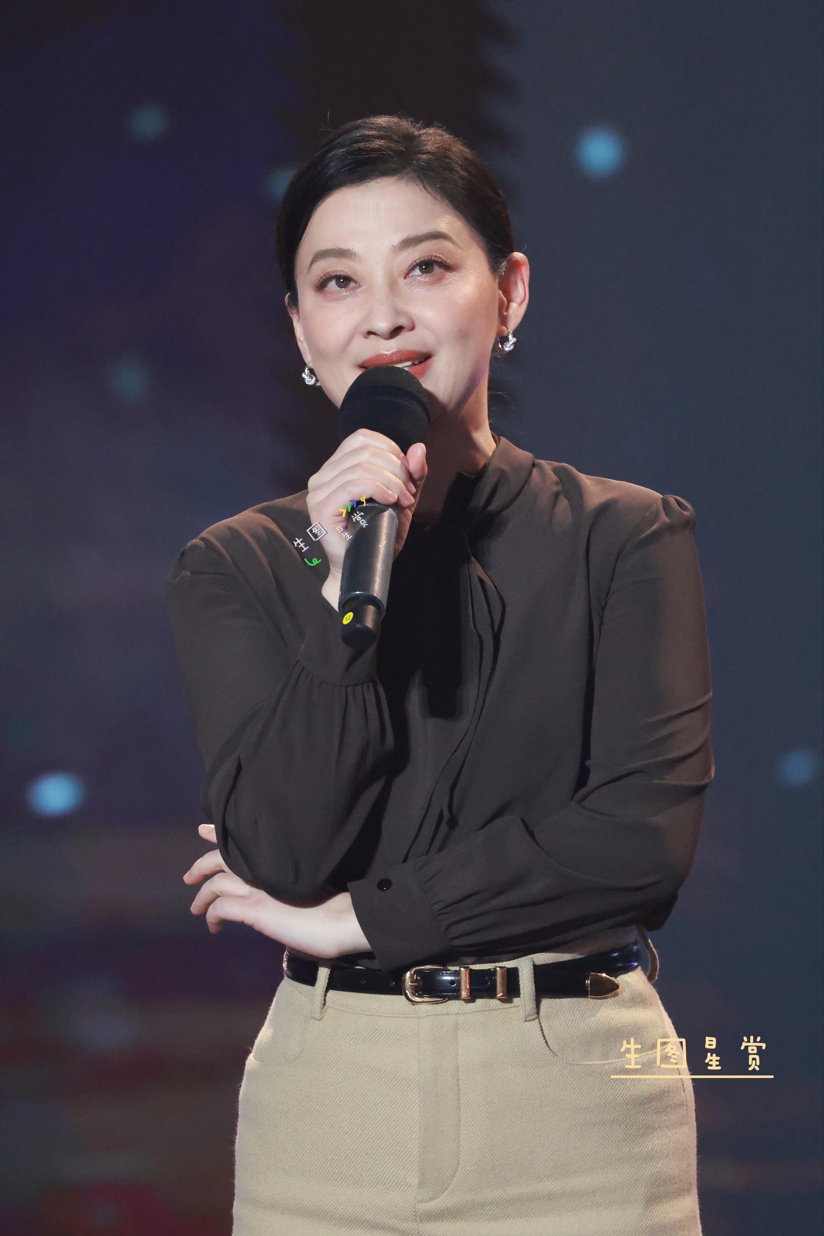 梅婷×广电视听精品之夜岁月沉淀出的知性优雅[给你小心心] ​​​