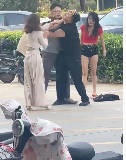 能看出来在干吗？