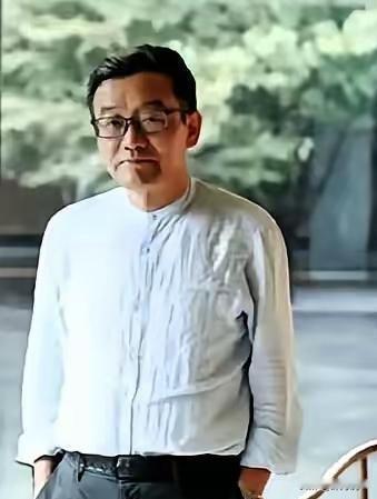 人最怕的痛苦，其实就四个字：给流水贴永恒标签。
    这标签一贴，心就拴死了，