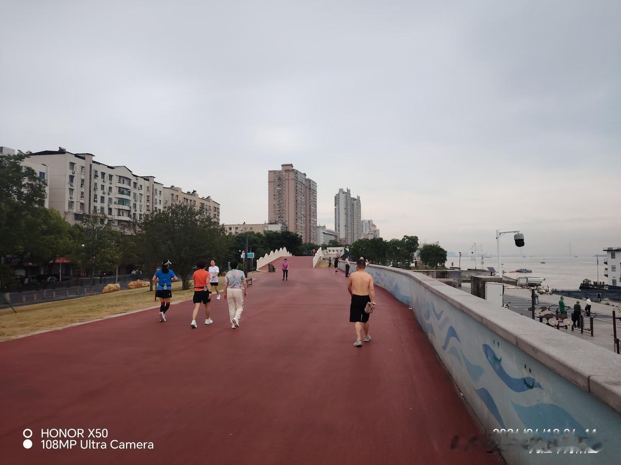 记录我的20266月18日长江岸边晨练