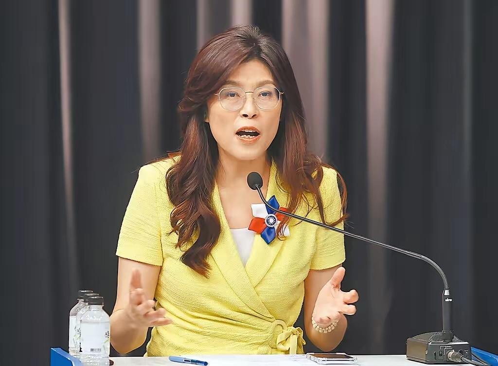 郑丽文：两岸关系中的理性推动者
在复杂多变的两岸关系格局中，
郑丽文正逐渐成为一