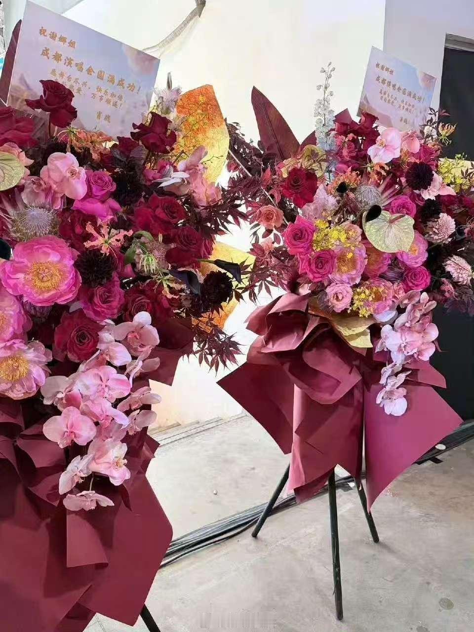 肖战祝谢娜成都演唱会圆满成功肖战给谢娜演唱会送的花篮肖战给谢娜演唱会送花篮了，祝