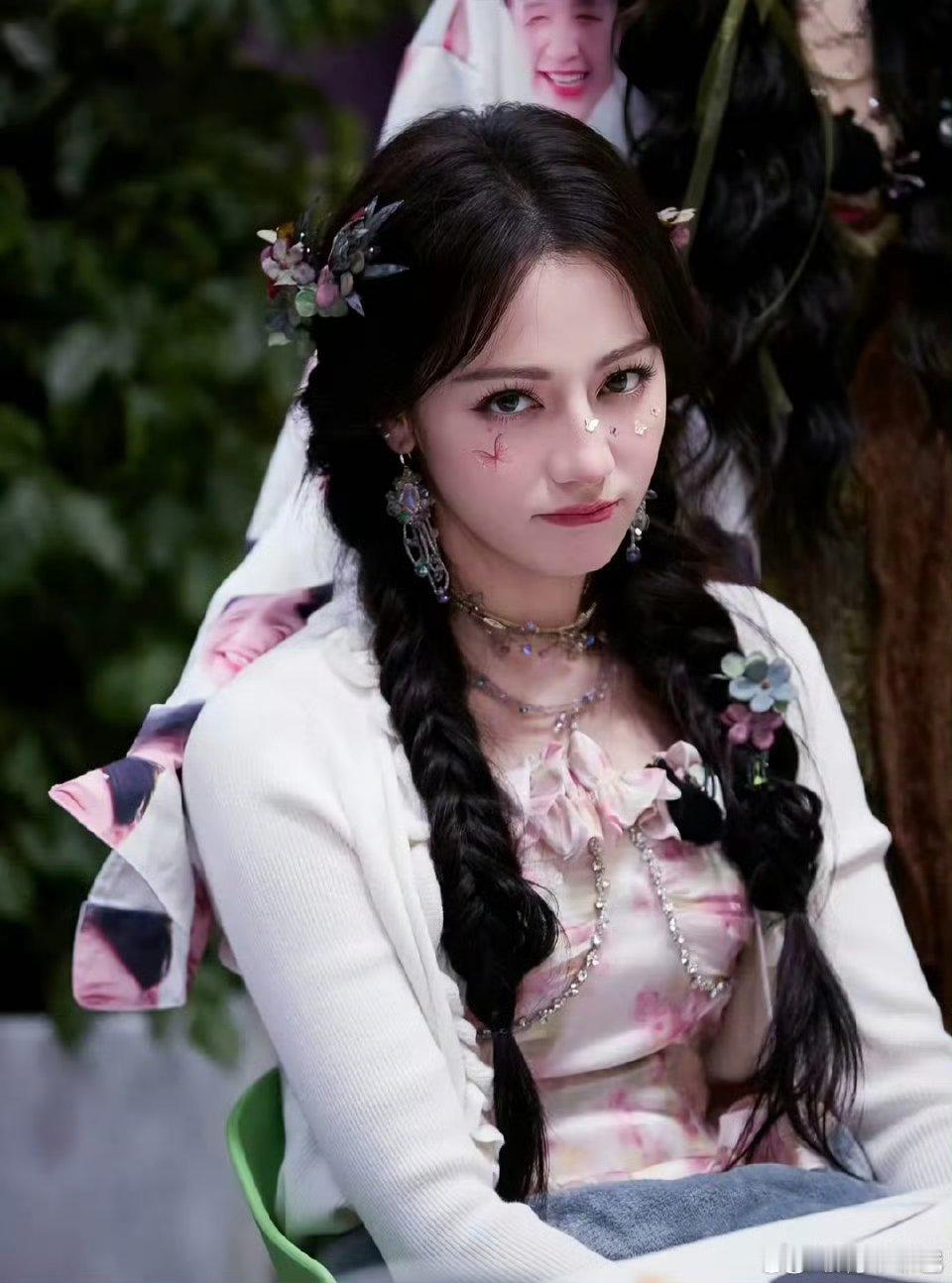 迪丽热巴红毯战神还能多多走红毯嘛 想看毯热巴大杀四方了