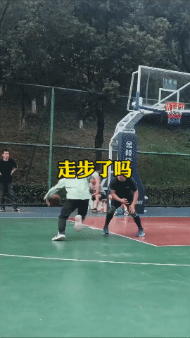 70后，80后这球绝逼走步，90不敢说，00后都说是好球……
你们怎么看？[捂脸