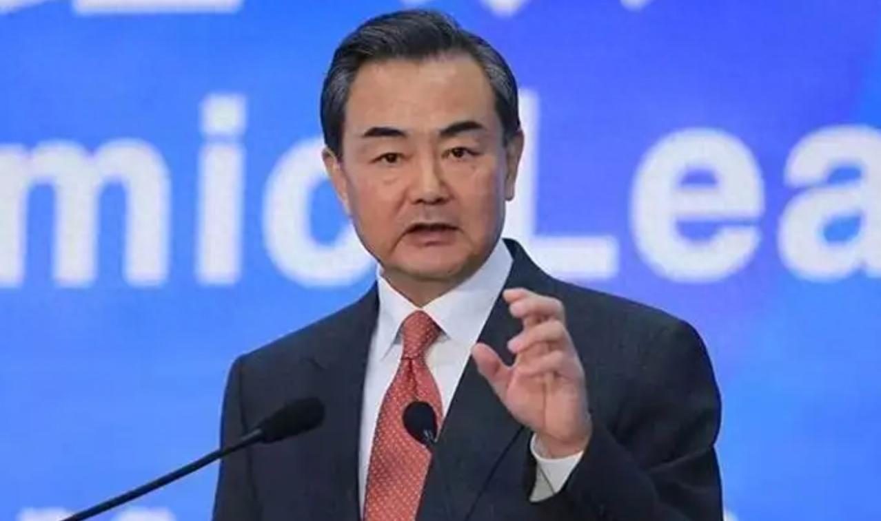 北约38万大军围堵俄，中俄肩并肩的时候到了，王毅要去俄罗斯面谈。
 
乌克兰前线