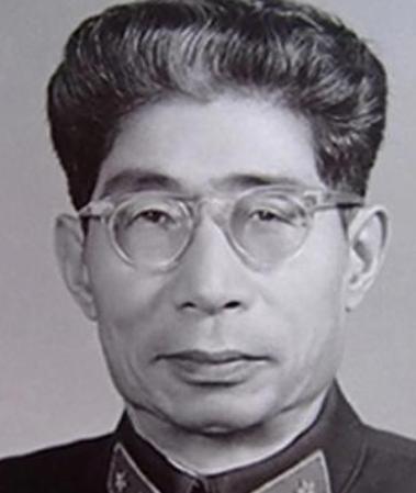 1967年，许世友到北京开会，一开国上将笑着和他打招呼，他理都不理，对方只能尴尬