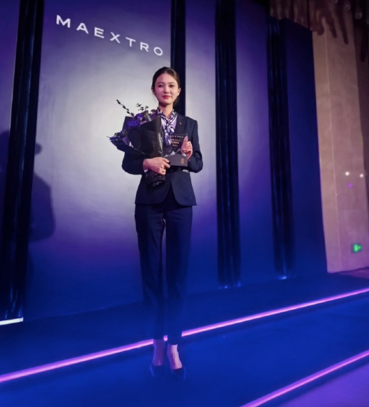 尊界S800全国销冠，月入百万啊，一个卖94台百万豪车，余总亲自颁奖！这个比之前