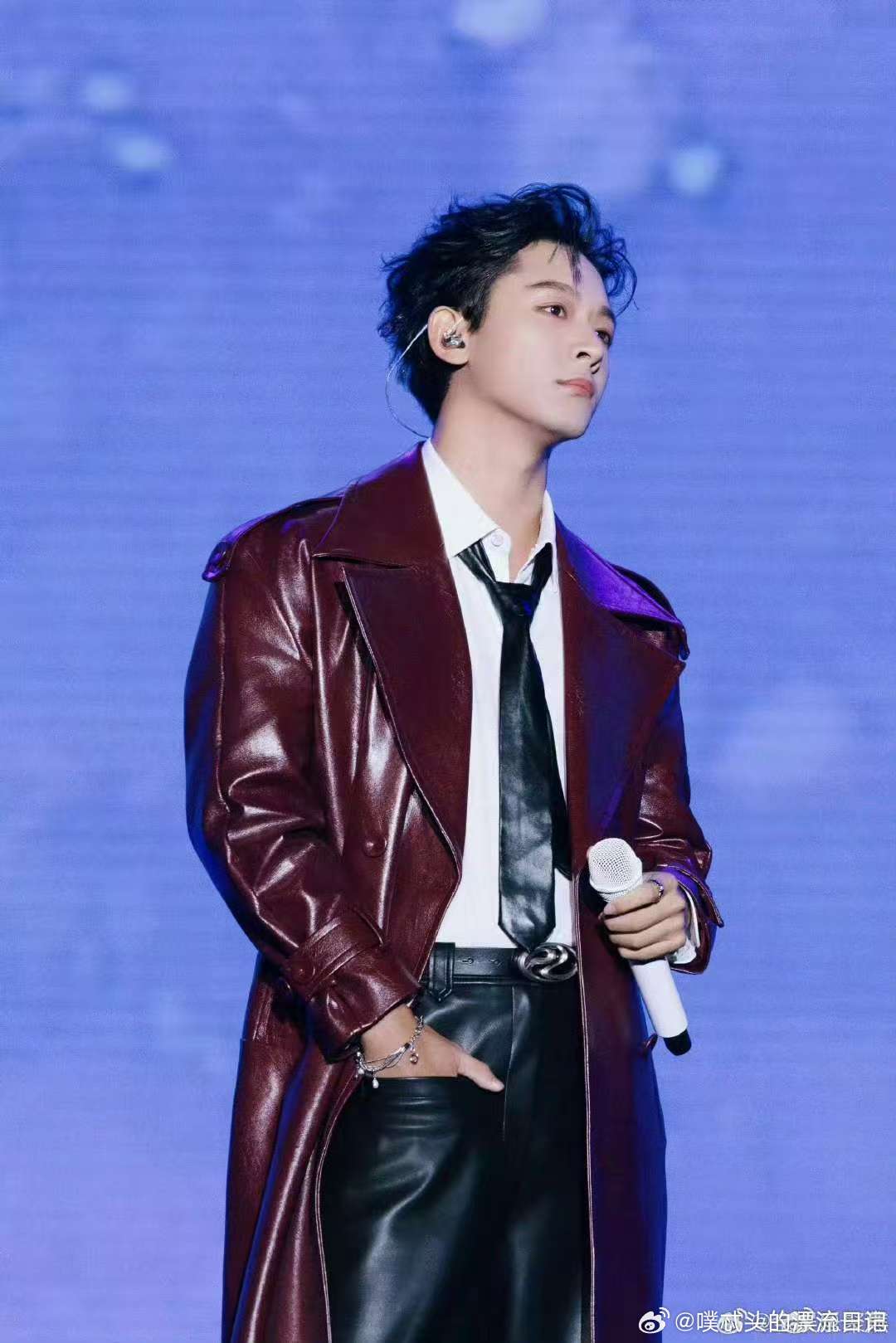 花少导演组看张晚意音乐节张晚意唱那英的歌张晚意说结识了新的6个家人音乐节的舞台上