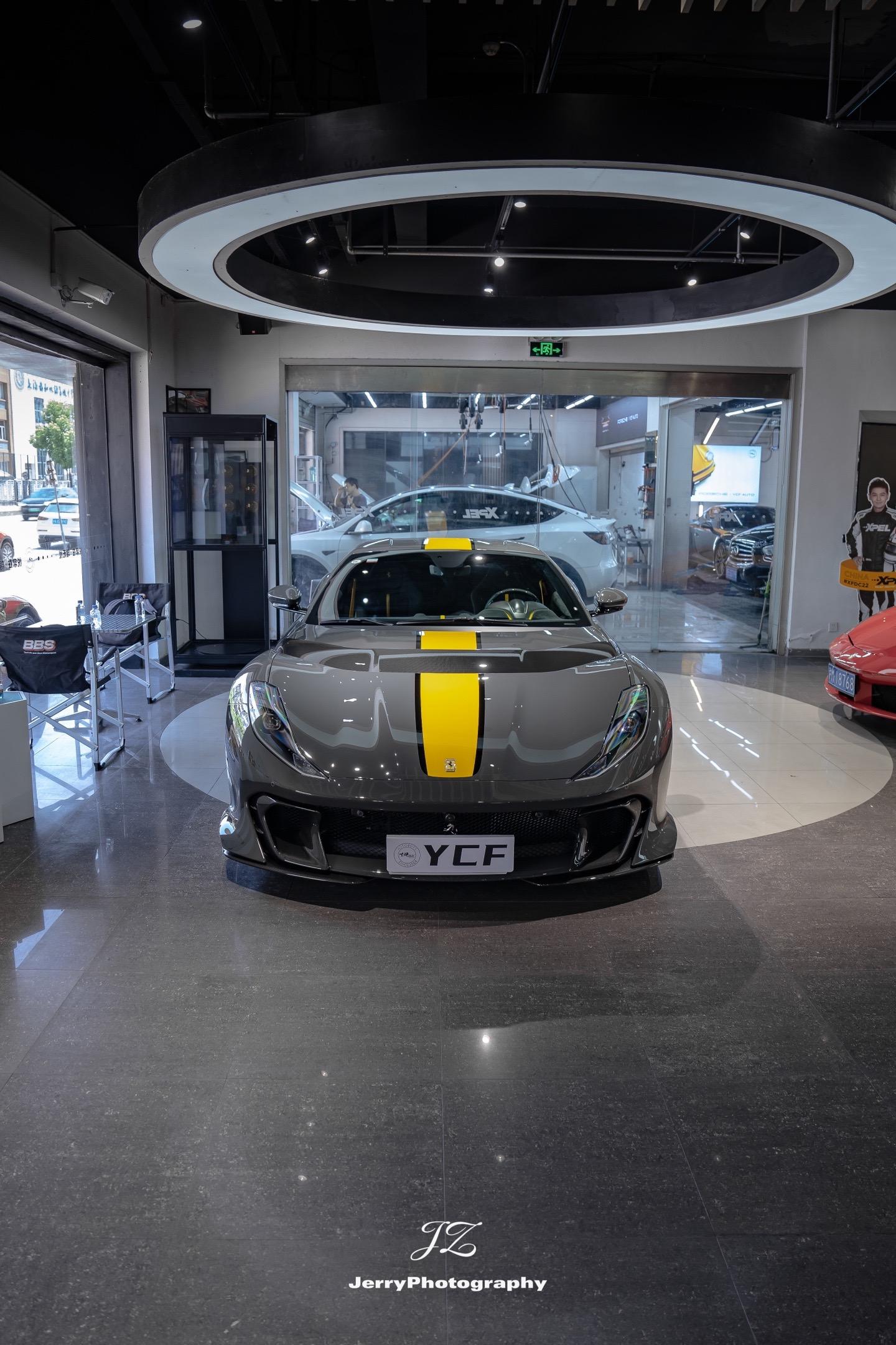 Ferrari 812 C.搭配非常简约的一台812Competizi...