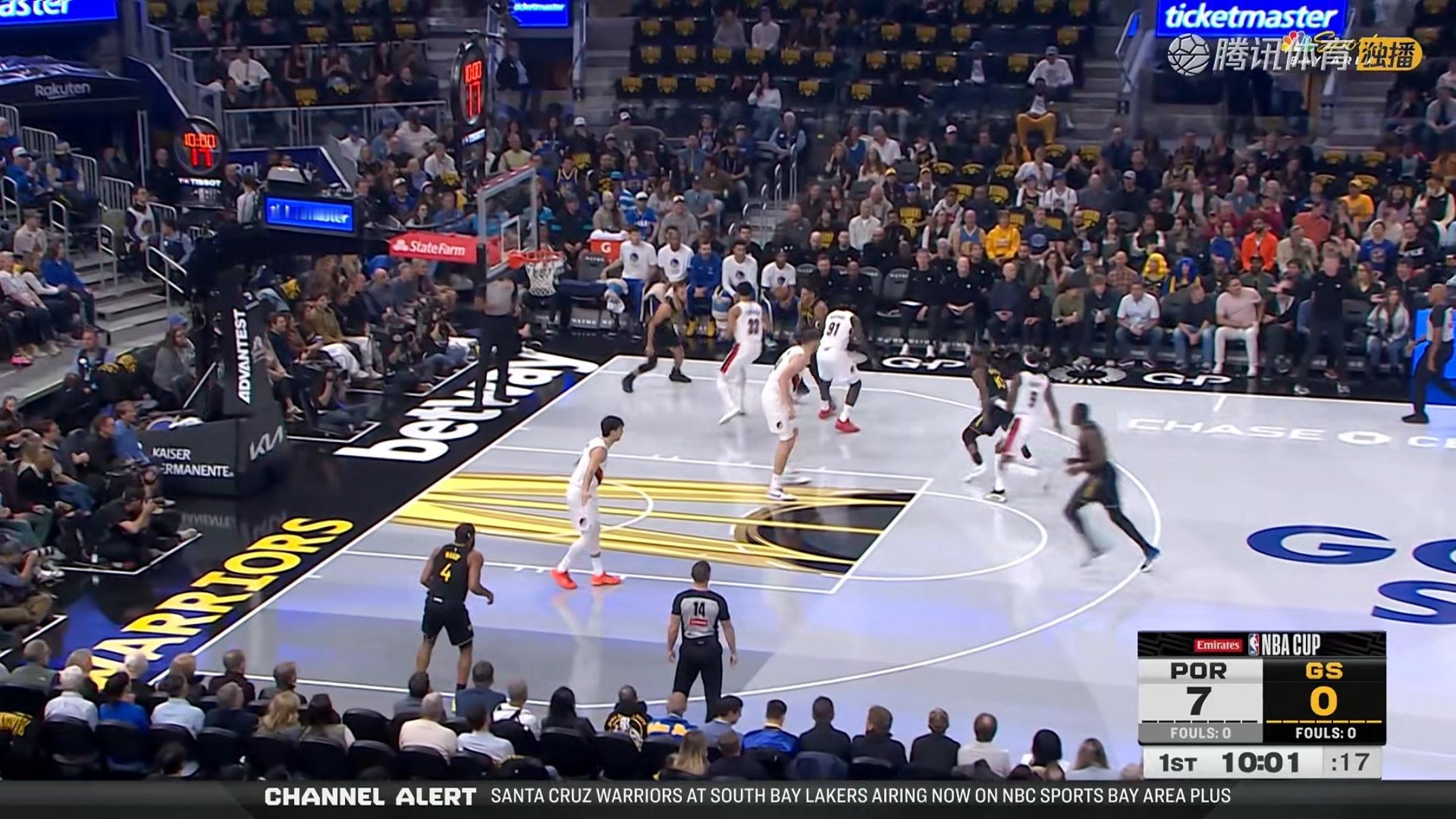 哦眸正赛没换鞋啊库里😧