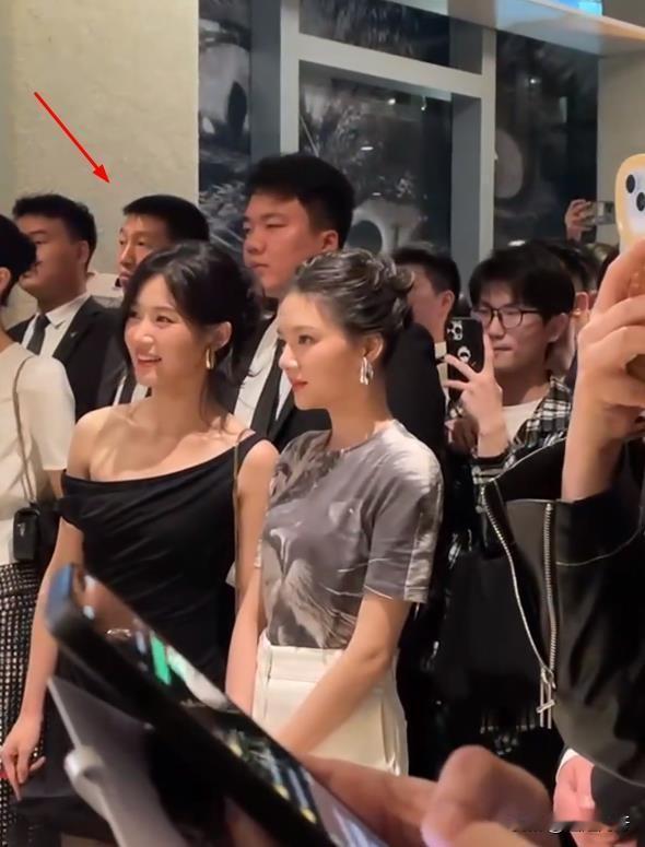 同框比美！卢昱晓、参加敏一同线下活动，脱离美颜滤镜，单看生图谁更胜一筹？