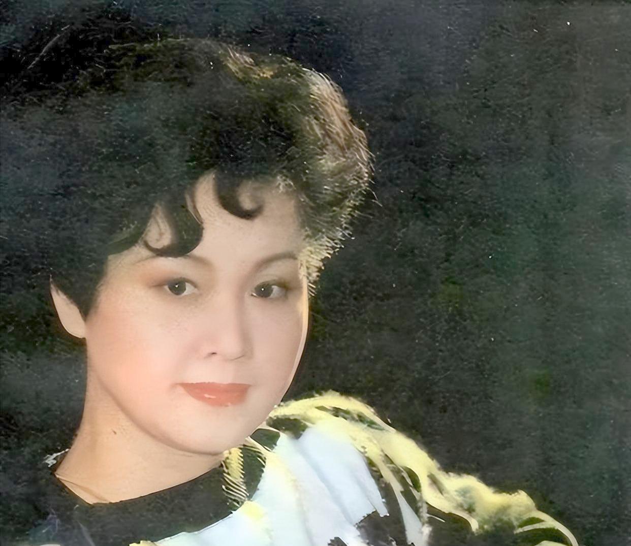 肖劲光大将的儿子娶了李谷一，老父亲只写了一封信，背后的深意让人动容。
​​开国大